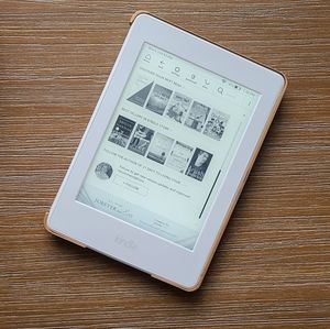 Kindle Paperwhite 3 with charger